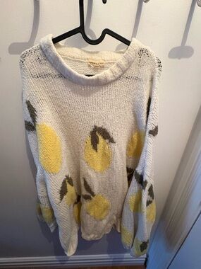 Cozy Cream Sweater with Yellow Lemon Motif Womance